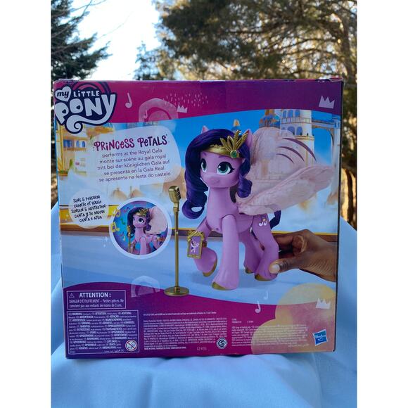 Hasbro My Little Pony New in Box "Princess Petals", singing star Wings flap! - Picture 4 of 12